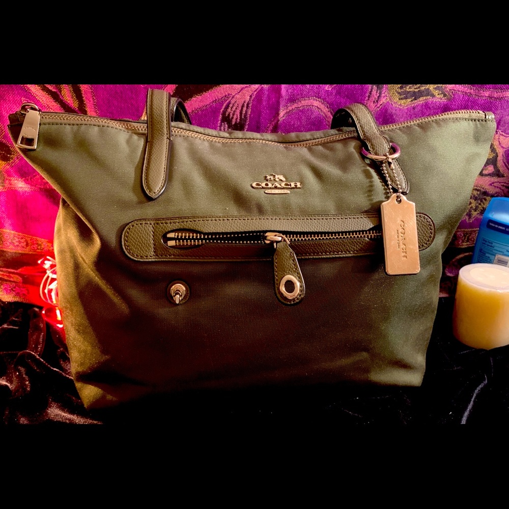 NWOT Authentic Coach Nylon Shoulder Bag 35500 - Green - Picture 8 of 12